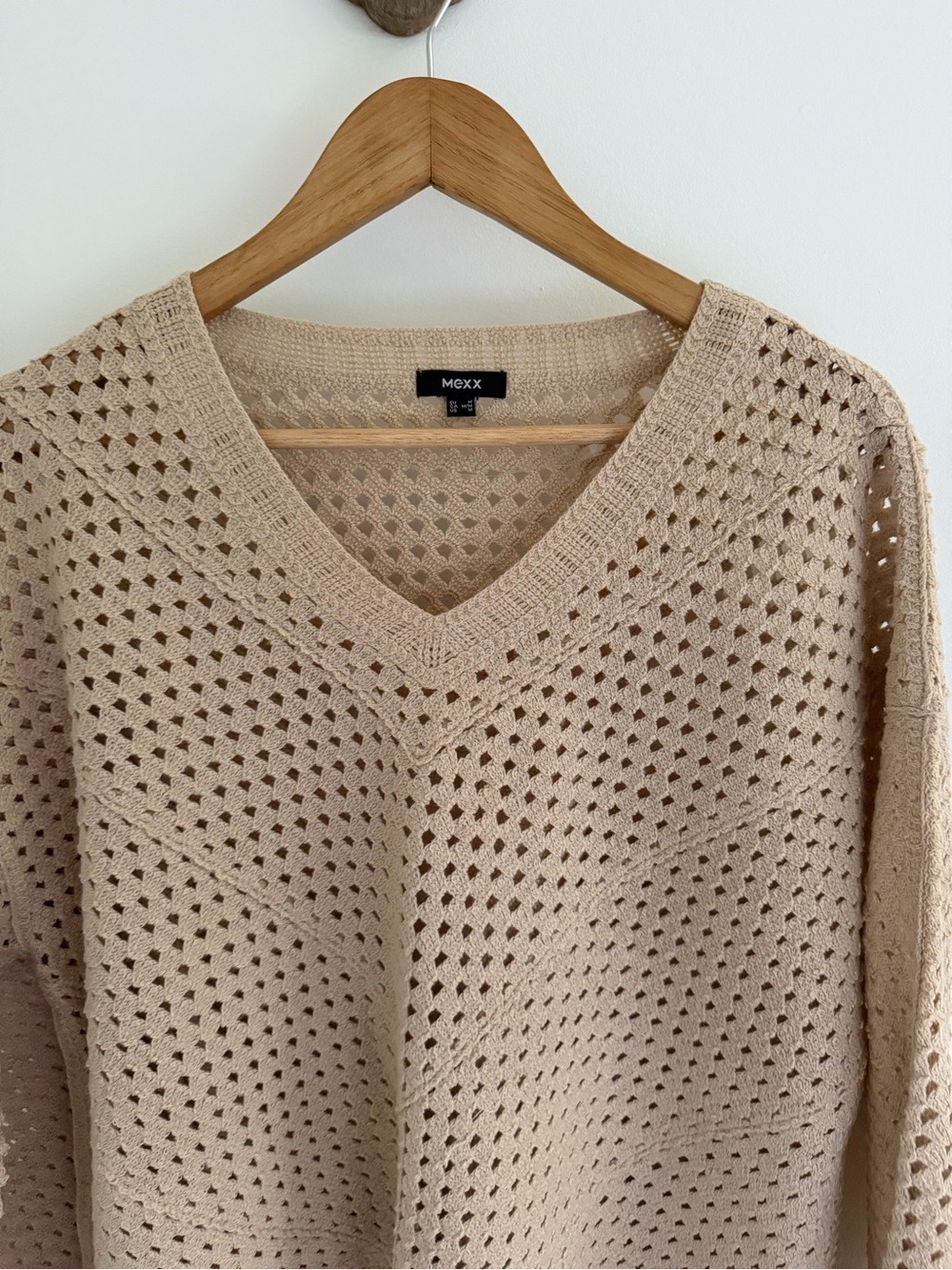 MEXX Beige Crochet Open Knit V-Neck Sweater M Boho Coastal - Picture 2 of 12